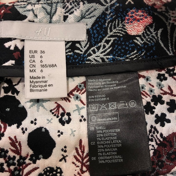 Stunning Embroidered Mini Skirt! - Picture 4 of 4